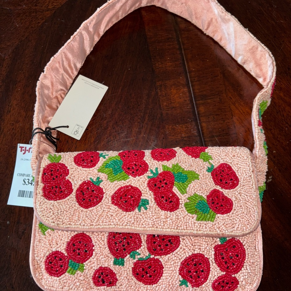 ✨VIRAL✨ Strawberry Beaded Bag